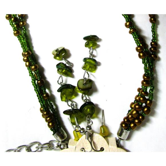 Pendant Necklace and Earring Set Emerald and Gold Beads and Gemstones 14 Inches - Picture 4 of 6